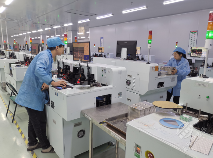 赤壁高新區(qū) 企業(yè)建設(shè)生產(chǎn)雙紅火，日用百貨引領(lǐng)新熱潮